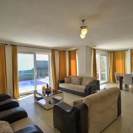 Vila Kalkan'da Deniz Manzarali, 10 Kisilik Havuzlu