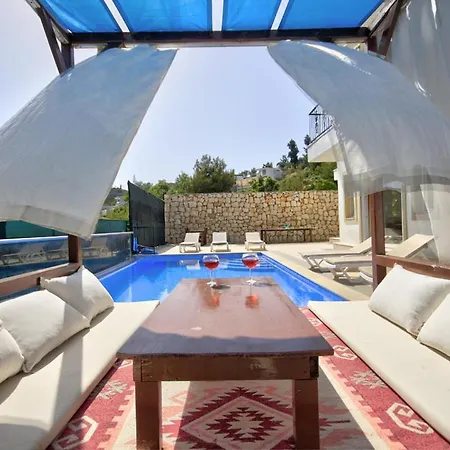 Kalkan'da Deniz Manzarali, 10 Kisilik Havuzlu