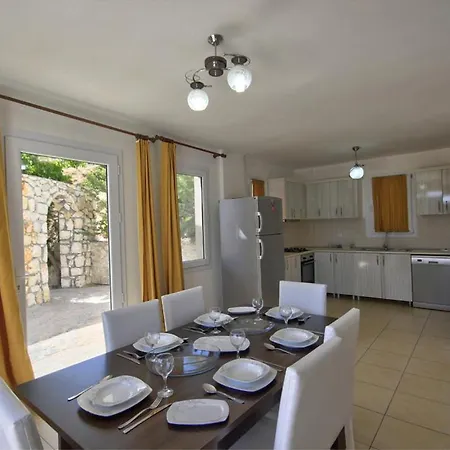 Kalkan'da Deniz Manzarali, 10 Kisilik Havuzlu *