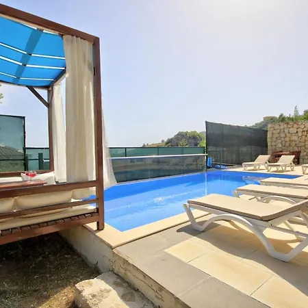 Kalkan'da Deniz Manzarali, 10 Kisilik Havuzlu *