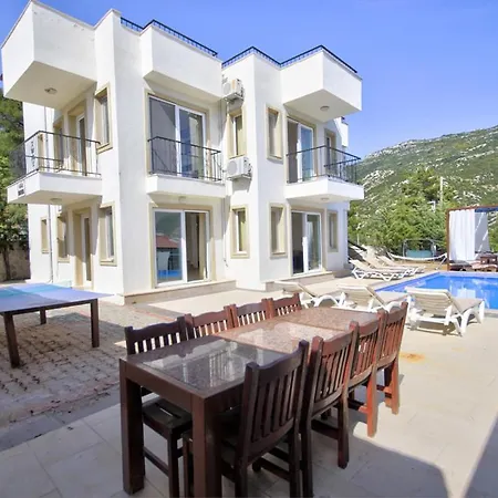 Villa Kalkan'da Deniz Manzarali, 10 Kisilik Havuzlu