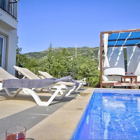 Kalkan'da Deniz Manzarali, 10 Kisilik Havuzlu Villa